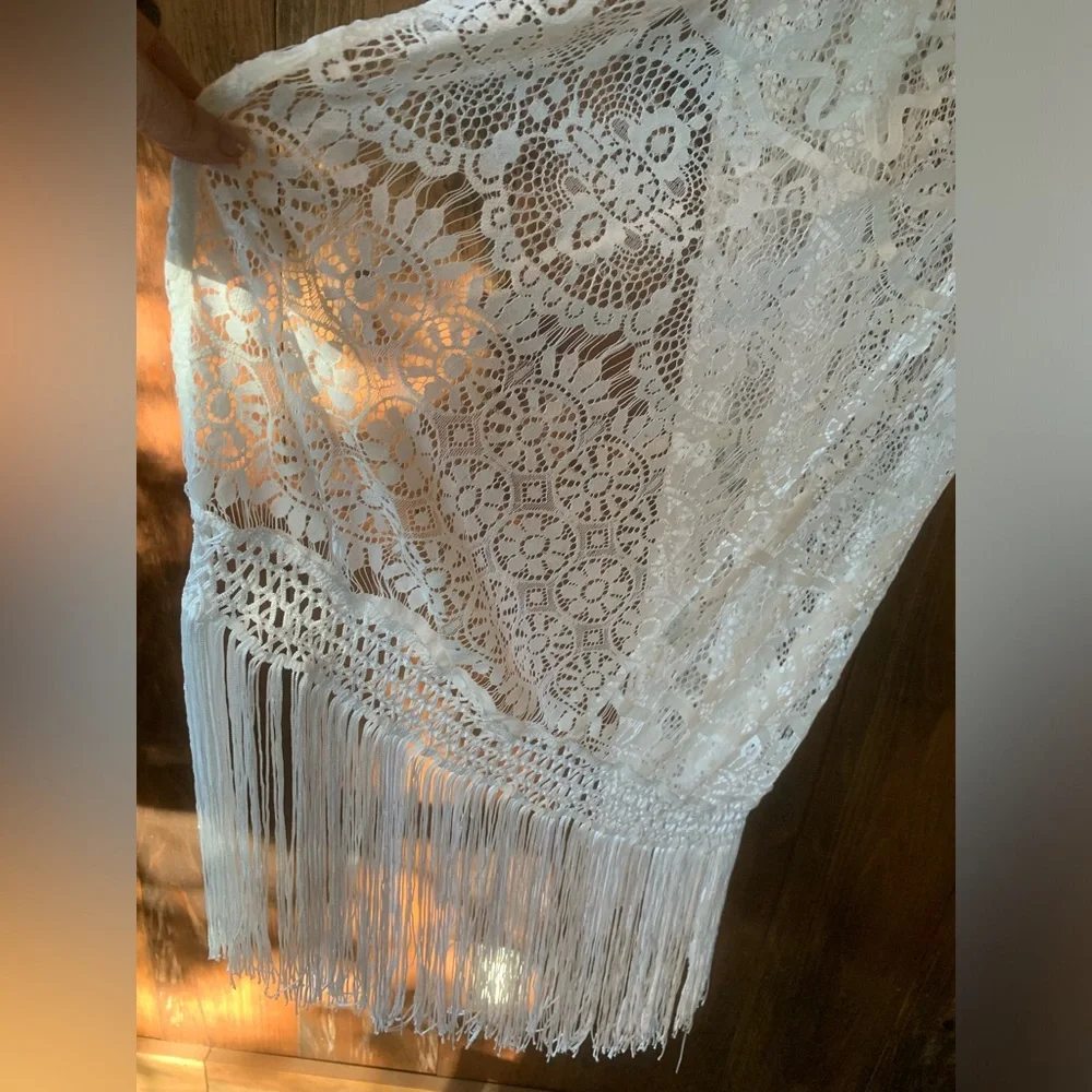 White lace fringed cover-up - Picture 2 of 5